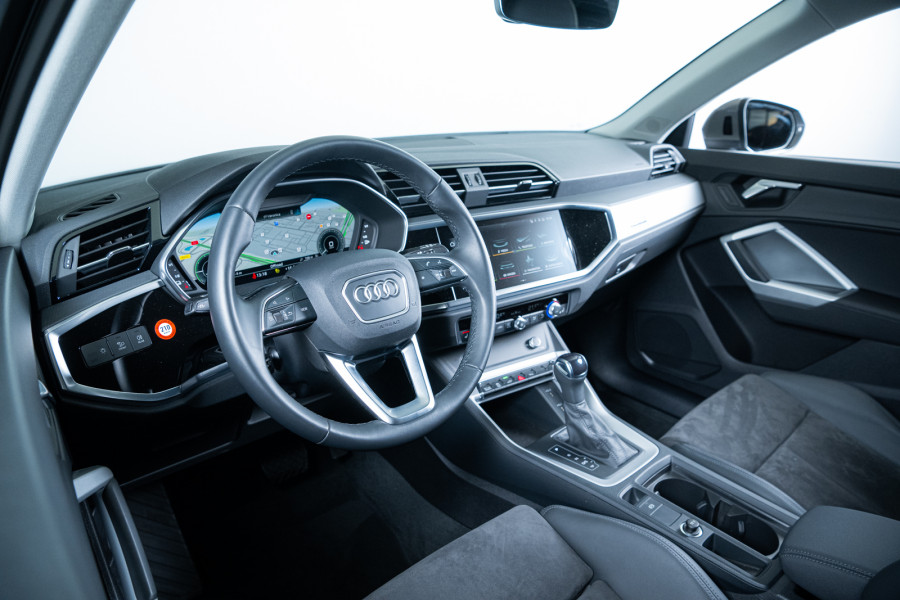 Audi Q3 45 TFSI e Advanced edition 245 pk (S-Tronic) | Winterbandenset | Verlengde garantie | Navigatie | Trekhaak (elektr.) | Parkeerse