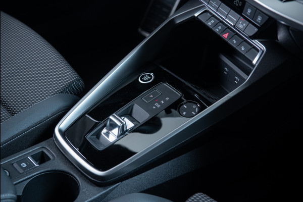 Audi A3 Sportback 35 TFSI 150pk Automaat S edition 2x S-Line | Virtual Cockpit | Winterbandenset | sportstuur | Parkeersensor voor en ac
