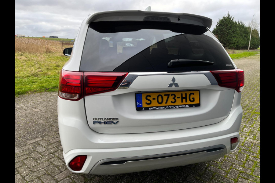 Mitsubishi Outlander 2.4 PHEV pure +