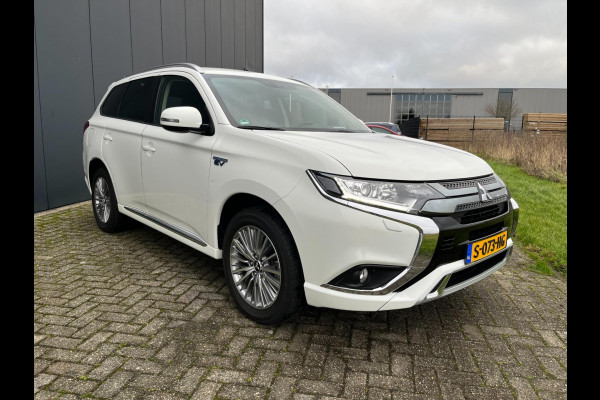 Mitsubishi Outlander 2.4 PHEV pure +