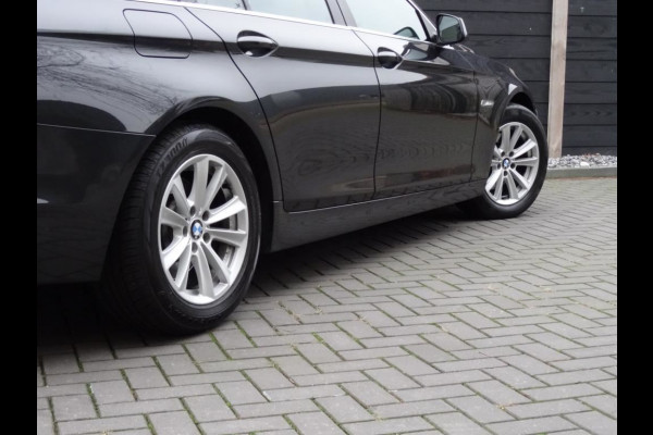 BMW 5 Serie Touring 520d High Executive Lederen bekleding/Nav/elec. trekhaak/nieuwe apk 1-2021