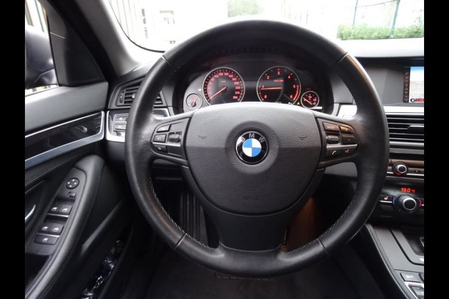 BMW 5 Serie Touring 520d High Executive Lederen bekleding/Nav/elec. trekhaak/nieuwe apk 1-2021