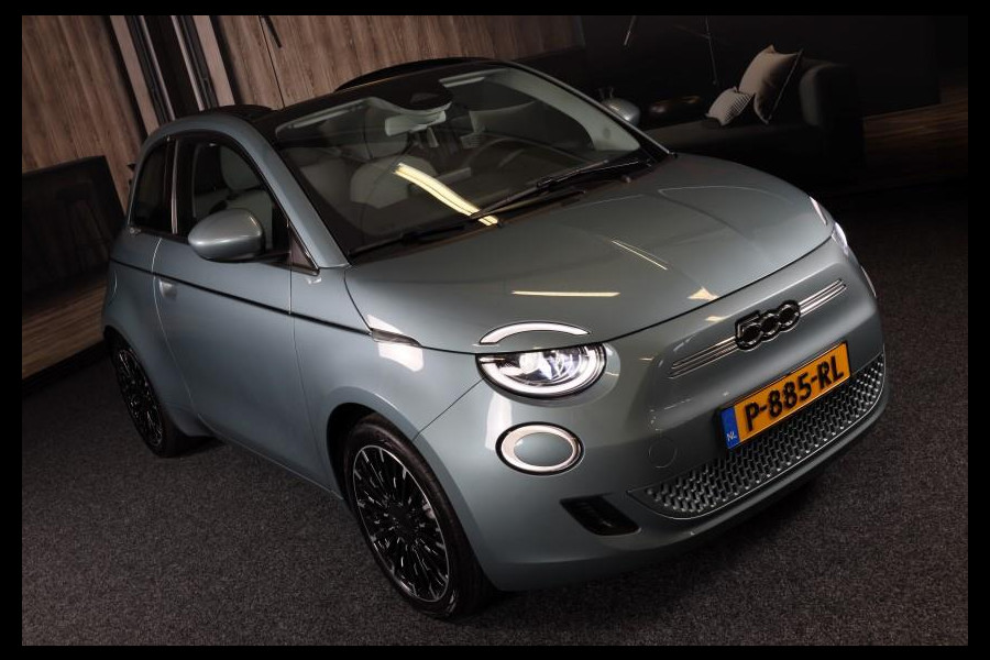 Fiat 500E C Icon CABRIO 42 kWh / BTW / Navi / Camera / Airco / Elek Pakket / Cruise Control / KEYLESS / Led / Pdc / 17 Inch