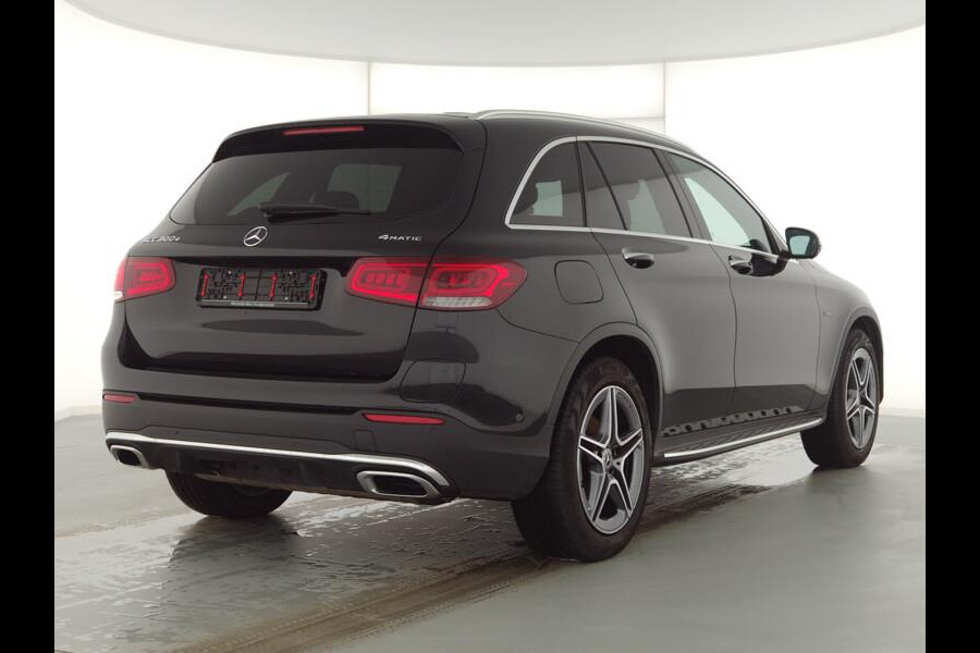 Mercedes-Benz GLC 300e 4MATIC AMG / Luchtvering / Digital Cockpit / Pano / ACC / Burmester / Memory / Head Up / MBUX / Led