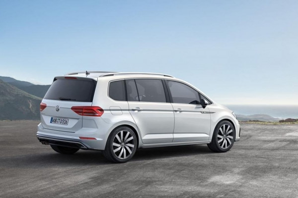 Volkswagen Touran Highline 1.5 TSI 150 pk DSG 7p NIEUW