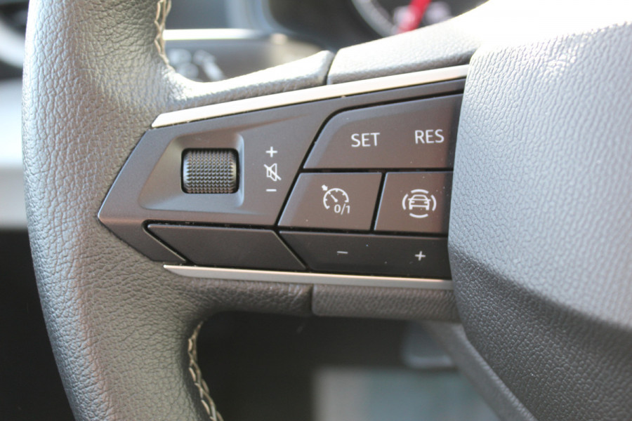 Seat Arona 1.0 TSI Style Business , 110pk , Automaat Navigatie , Camera , Climate control , LM velgen Apple carplay , Hoog zitter