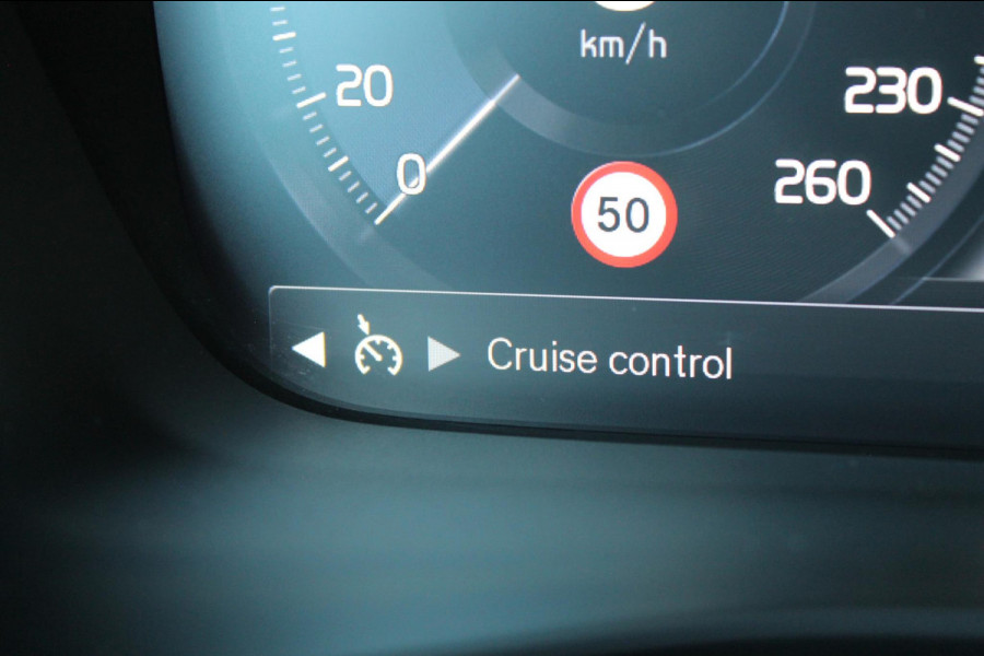 Volvo XC40 T5 262PK Automaat Recharge R-Design Navigatie / Apple Carplay / DAB+ / Road Sign Information / Parkeersensoren voor en achter / Cruise Control