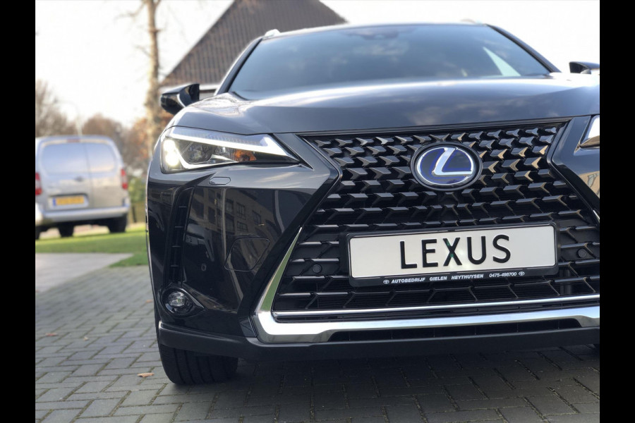 Lexus UX 250h Preference Line | Dodehoekherkenning, Apple CarPlay/Android Auto, 18inch, Keyless, Stoel + Stuurverwarming