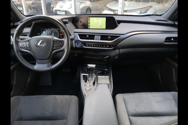 Lexus UX 250h Preference Line | Dodehoekherkenning, Apple CarPlay/Android Auto, 18inch, Keyless, Stoel + Stuurverwarming