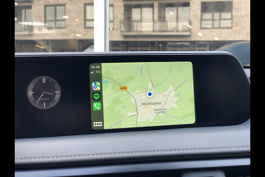 Lexus UX 250h Preference Line | Dodehoekherkenning, Apple CarPlay/Android Auto, 18inch, Keyless, Stoel + Stuurverwarming