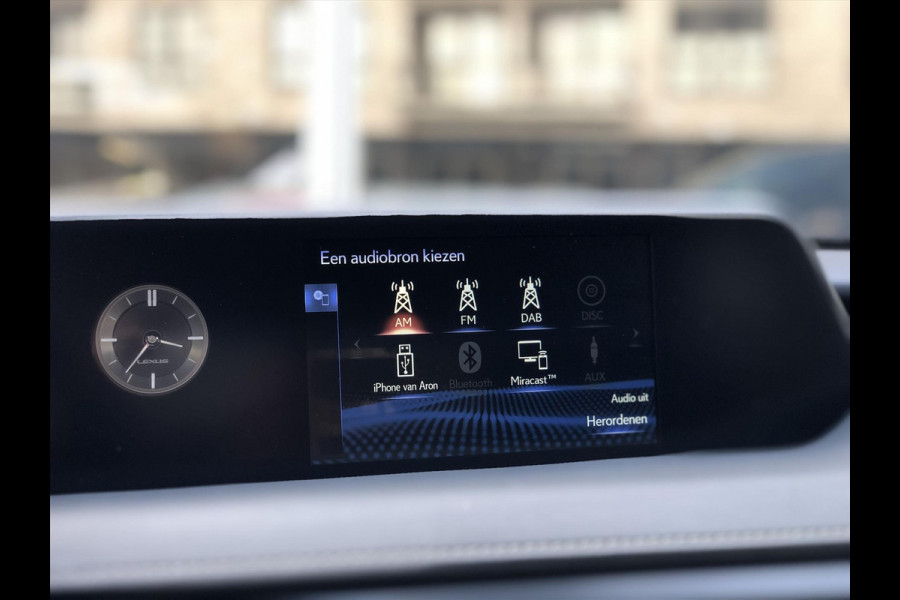 Lexus UX 250h Preference Line | Dodehoekherkenning, Apple CarPlay/Android Auto, 18inch, Keyless, Stoel + Stuurverwarming