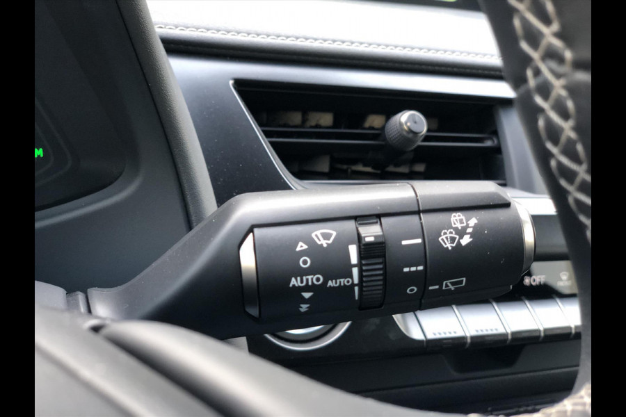 Lexus UX 250h Preference Line | Dodehoekherkenning, Apple CarPlay/Android Auto, 18inch, Keyless, Stoel + Stuurverwarming