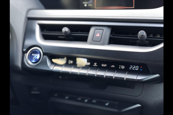 Lexus UX 250h Preference Line | Dodehoekherkenning, Apple CarPlay/Android Auto, 18inch, Keyless, Stoel + Stuurverwarming