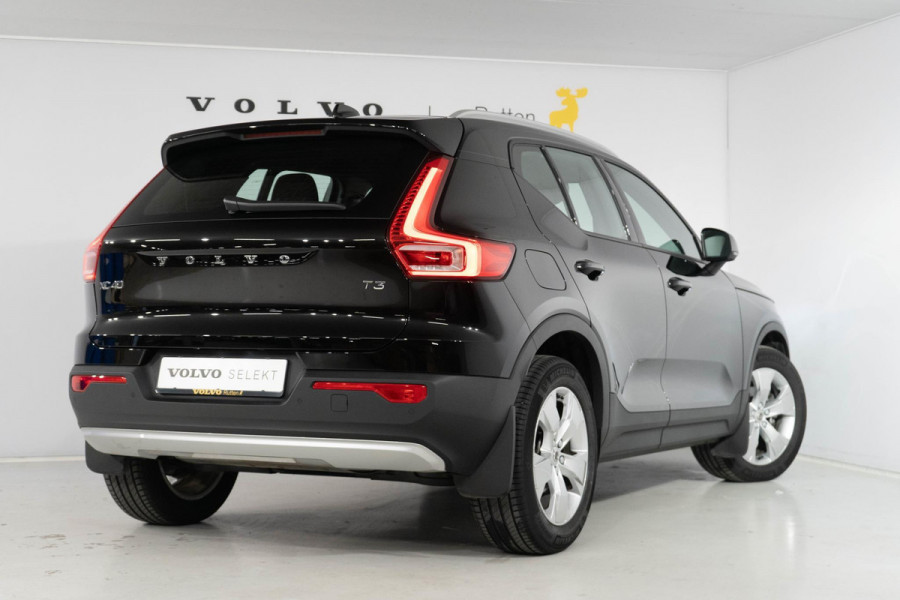 Volvo XC40 T3 163PK Automaat Momentum Business Stoelverwarming / Navigatie / 18'' velgen / DAB+