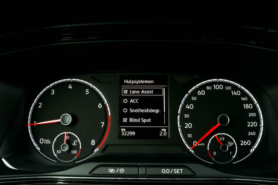 Volkswagen T-Cross 1.0 TSI Life - Stoelverwarming - Adaptive Cruise - 95pk - Bluetooth