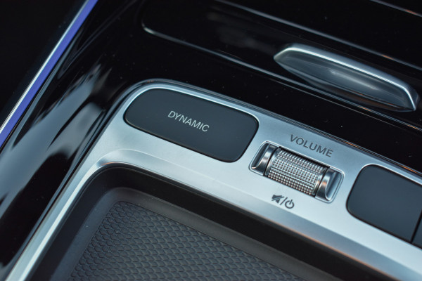 Mercedes-Benz B-Klasse 180 AMG Line | Panorama-schuifdak | Rijassistentiepakket | Stoelverwarming | Night-Pakket | 360Graden-Camera |