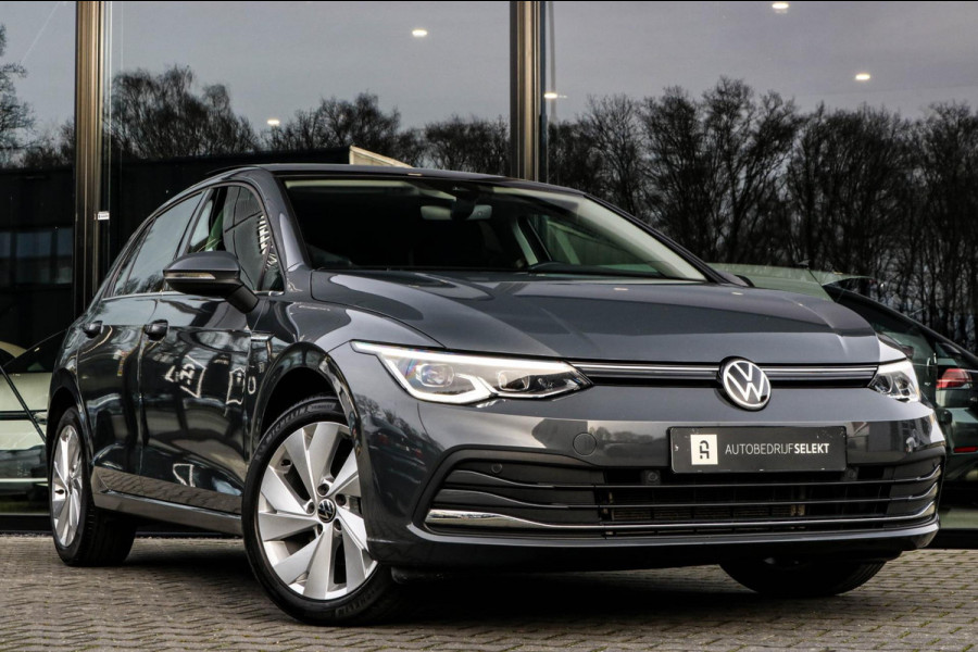 Volkswagen Golf 8 1.5 eTSI Style Pano Sfeerverlichting Apple Carplay