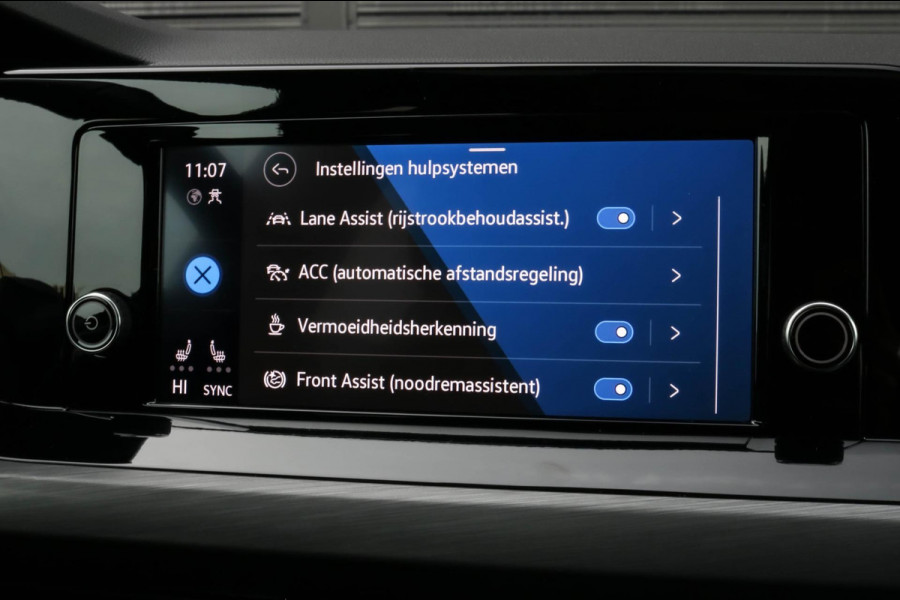 Volkswagen Golf 8 1.5 eTSI Style Pano Sfeerverlichting Apple Carplay