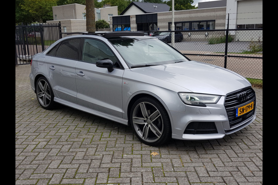 Audi A3 Limousine 1.5 TFSI automaat Sport S Line Edition /Black optik !!!