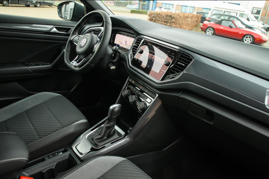 Volkswagen T-Roc 1.5 TSI Sport Business R 150pk DSG! Panoramadak|Virtual Cockpit|LED Plus|NAVI|ACC|Lane+Side|Camera|Black|Trekhaak