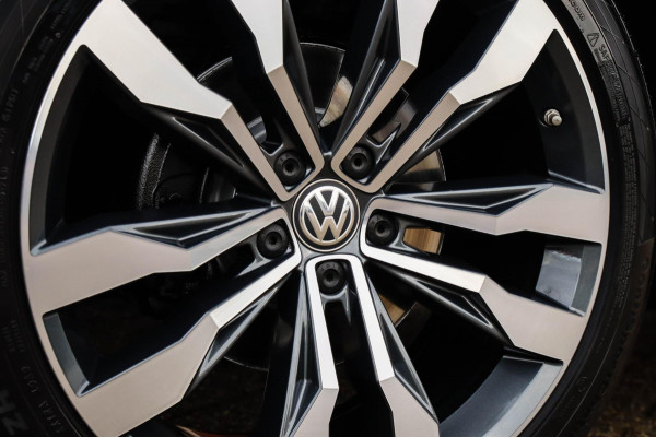 Volkswagen Tiguan 1.4 TSI 4Motion Highline R-Line 150pk DSG! 1e Eig|DLR|Panoramadak|Virtual Cockpit|LED|Camera|ACC|20inch|Trekhaak