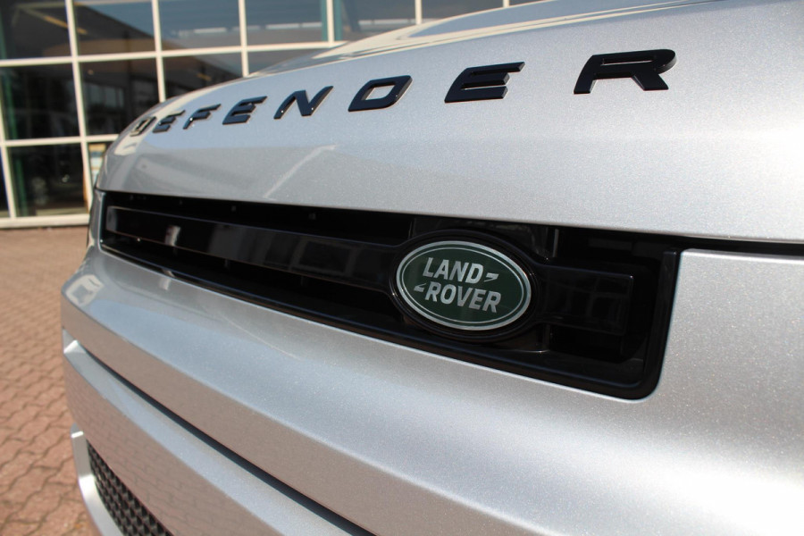 Land Rover Defender D240 110 S Commercial