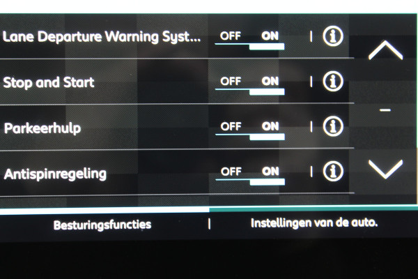 Citroën C3 1.2-83pk PureTech 'Feel-Pack'. Fijne comfortabele wagen ! Airco, cruise cntrl, metallic lak, LM wielen, parkeersensoren achter etc.