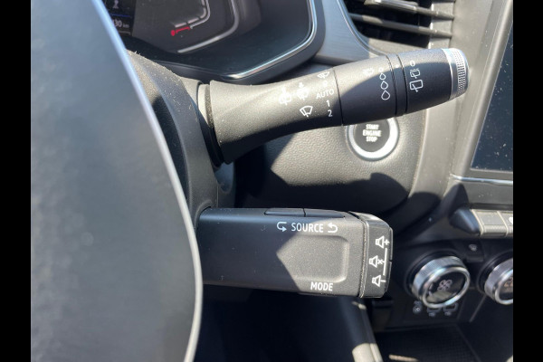 Renault Captur TCe 100 Intens Navi / P-sensoren / LM velgen / Privacy glass / Full LED