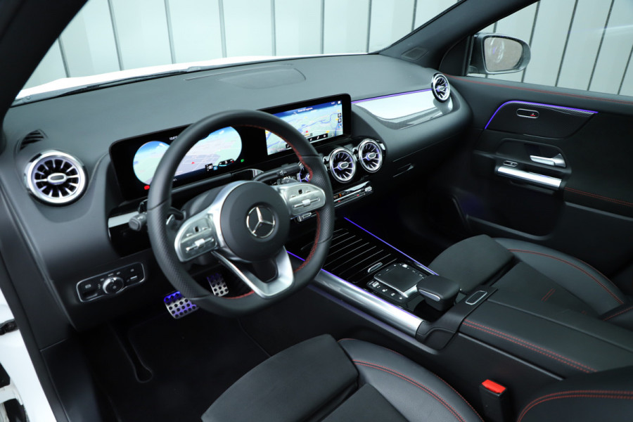 Mercedes-Benz GLA 200 AMG Aut Sfeerverlichting Panoramadak Stoelverw. Pdc Led 2020.