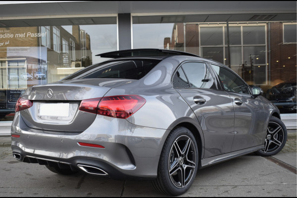 Mercedes-Benz A-Klasse 180 AMG Line | Facelift | Panaroma-schuifdak | Achteruitrijcamera | Stoelverwarming | Keyless-Go |