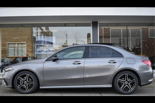 Mercedes-Benz A-Klasse 180 AMG Line | Facelift | Panaroma-schuifdak | Achteruitrijcamera | Stoelverwarming | Keyless-Go |