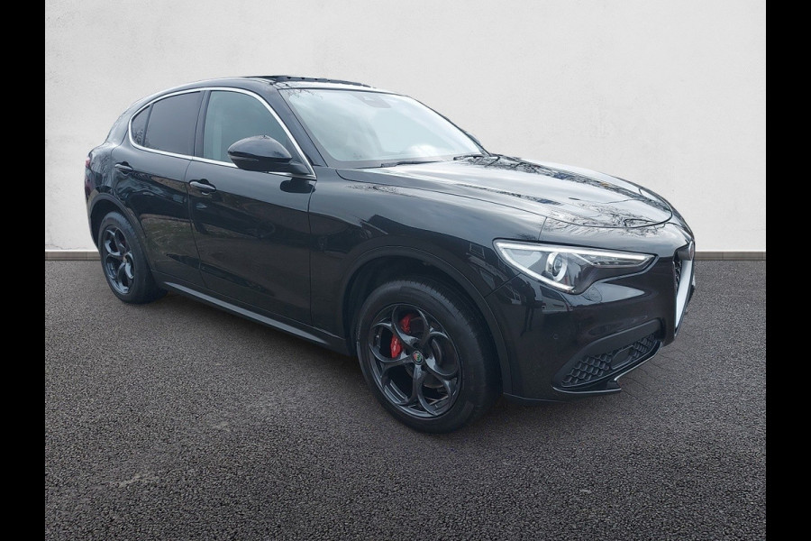 Alfa Romeo Stelvio 2.0 T AWD Super Automaat, panoramadak,trekhaak,cruise,navigatie,achteruitrijcamera,lederen bekleding,parkeersensoren,