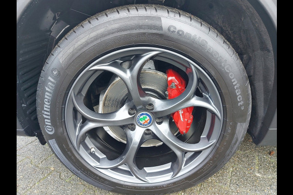 Alfa Romeo Stelvio 2.0 T AWD Super Automaat, panoramadak,trekhaak,cruise,navigatie,achteruitrijcamera,lederen bekleding,parkeersensoren,