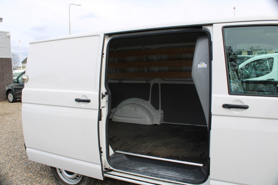 Volkswagen Transporter 2.0 TDI L1H1 Airco trekhaak 3-zits