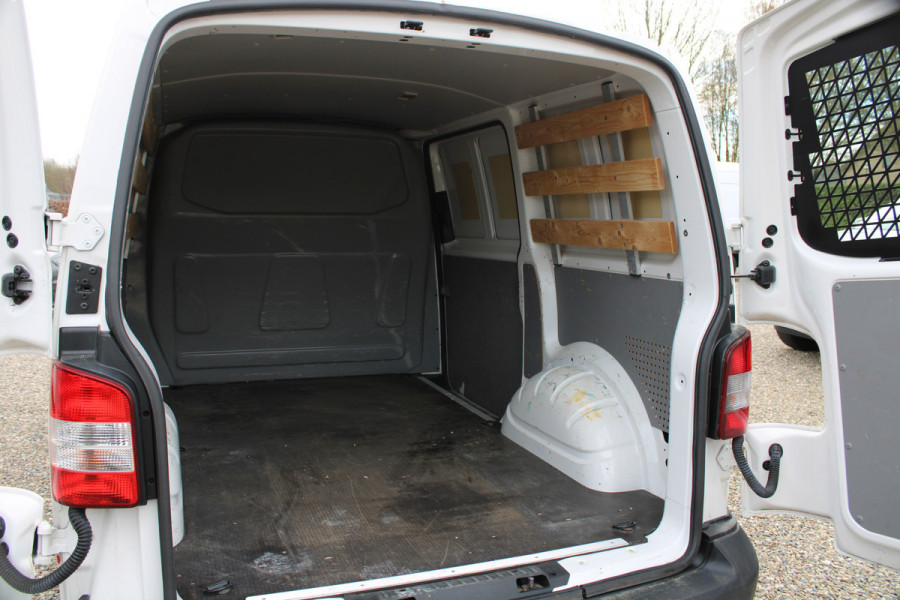 Volkswagen Transporter 2.0 TDI L1H1 Airco trekhaak 3-zits