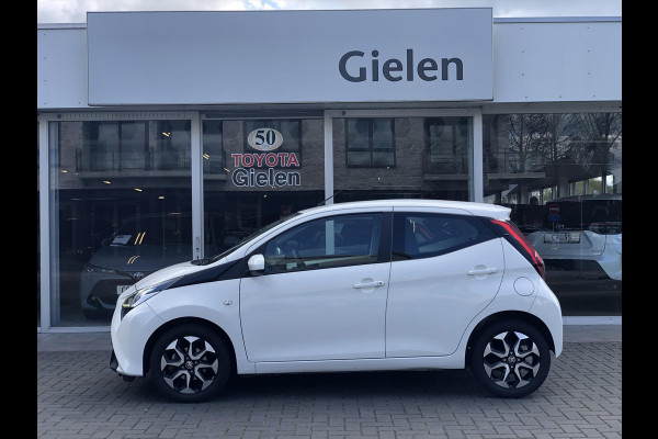 Toyota Aygo 1.0 VVT-i Automaat X-Joy | Apple CarPlay/Android Auto, Lichtmetalen velgen, Parkeercamera, In hoogte verstelbare stoel