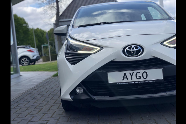 Toyota Aygo 1.0 VVT-i Automaat X-Joy | Apple CarPlay/Android Auto, Lichtmetalen velgen, Parkeercamera, In hoogte verstelbare stoel