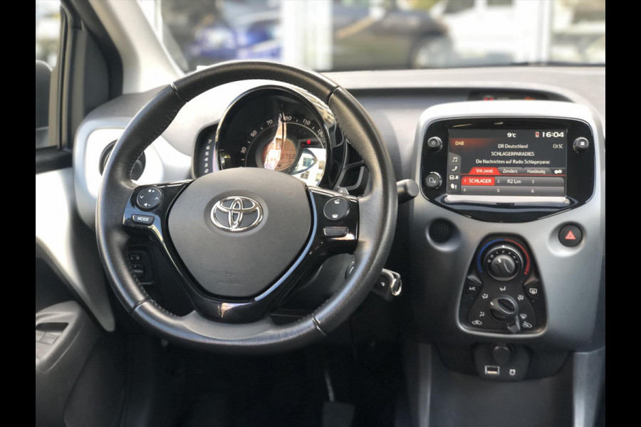 Toyota Aygo 1.0 VVT-i Automaat X-Joy | Apple CarPlay/Android Auto, Lichtmetalen velgen, Parkeercamera, In hoogte verstelbare stoel
