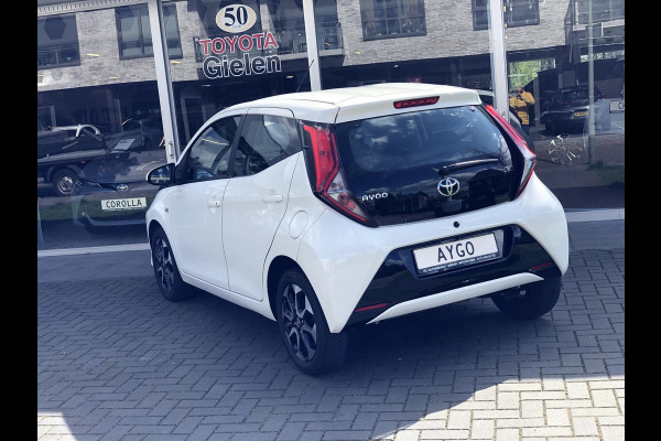 Toyota Aygo 1.0 VVT-i Automaat X-Joy | Apple CarPlay/Android Auto, Lichtmetalen velgen, Parkeercamera, In hoogte verstelbare stoel