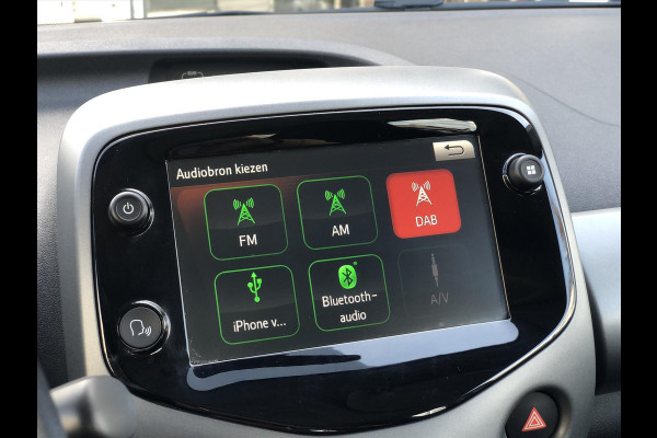 Toyota Aygo 1.0 VVT-i Automaat X-Joy | Apple CarPlay/Android Auto, Lichtmetalen velgen, Parkeercamera, In hoogte verstelbare stoel