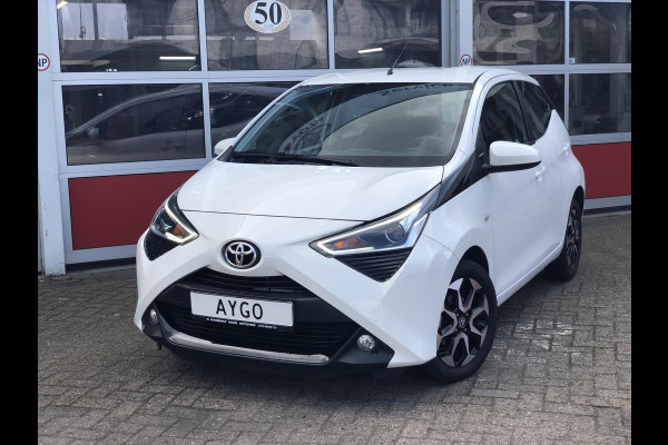 Toyota Aygo 1.0 VVT-i Automaat X-Joy | Apple CarPlay/Android Auto, Lichtmetalen velgen, Parkeercamera, In hoogte verstelbare stoel