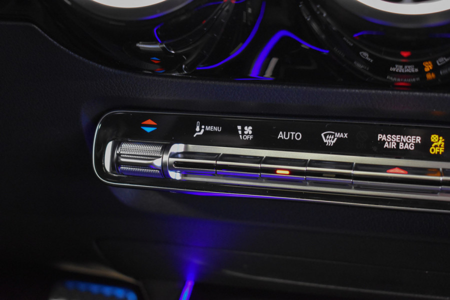 Mercedes-Benz B-Klasse 180 AMG Line | Facelift | Panaroma-schuifdak | 360Graden-Camera | Stoelverwarming |