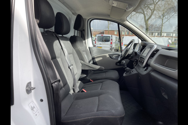 Renault Trafic 1.6 dCi T27 L1H1 Comfort / rijklaar € 10.950 ex btw / lease vanaf € 232 / airco / cruise / trekhaak / imperial / pdc achter !