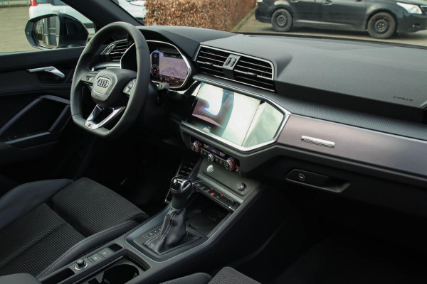 Audi Q3 35 TFSI 1.5 TFSI S Line Pro Line S 150pk S-Tronic 1e Eig|DLR|Panoramadak|Virtual Cockpit|LED Matrix|Leder|ACC|20inch|Black