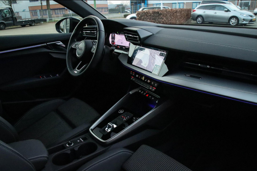 Audi A3 Sportback 35 1.5 TFSI S Edition S-line 150pk S-Tronic! Supersport kuipstoelen|Virtual Cockpit|Panoramadak|LED Matrix|Black