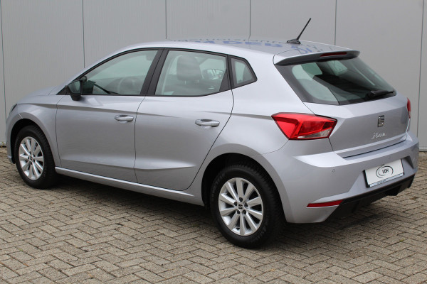 Seat Ibiza 1.0-96pk TSI Style. NIEUWSTE MODEL. In nieuwstaat ! Volautm. airco, camera, elektr ramen v+a, LED verlichting, stoelverwarming, metallic lak, Isofix, LM wielen, Apple Carplay / Android auto etc.