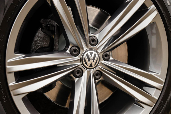 Volkswagen Tiguan 2.0TSI 4Motion Highline R-Line 180pk DSG! 1e Eig|DLR|Panoramadak|Virtual Cockpit|LED|Camera|HUD|19inch|Trekhaak