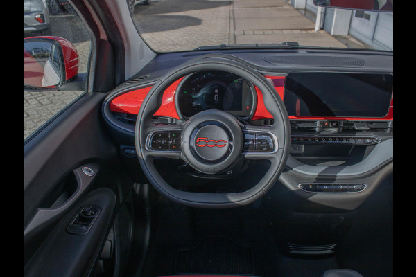Fiat 500E RED Cabrio 42 kWh | Uit voorraad leverbaar ! | CarPlay | PDC | € 2.000,- Subsidie