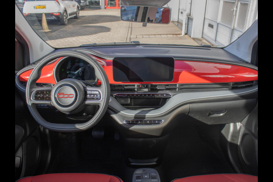 Fiat 500E RED Cabrio 42 kWh | Uit voorraad leverbaar ! | CarPlay | PDC | € 2.000,- Subsidie