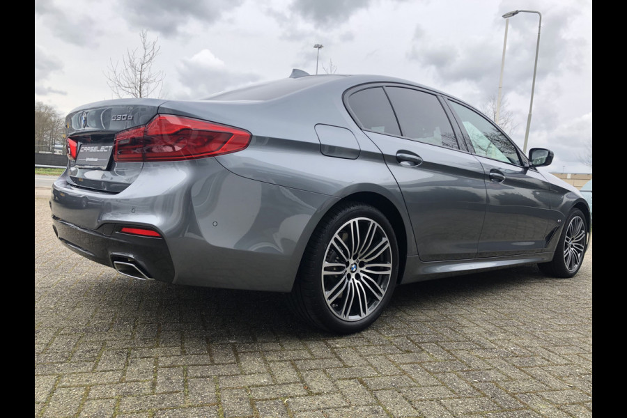 BMW 5 Serie 530e xDrive High Executive M Pakket, Camera, Harman Kardon, Navigatie . Een proefrit levert het bewijs. Neem contact op en we maken een afspraak!